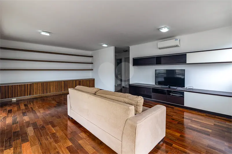Apartamento com 4 quartos para alugar em Paraíso – SP