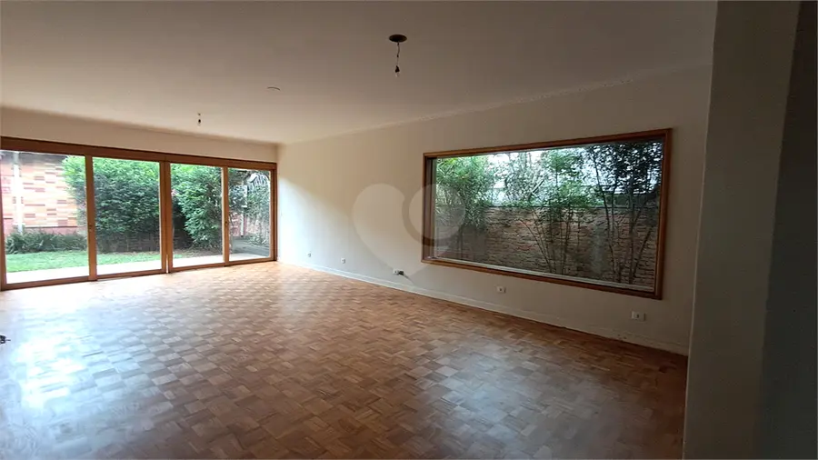Casa térrea com 3 quartos à venda em Alto de Pinheiros – SP