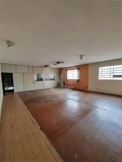Prédio inteiro à venda em Brás – SP