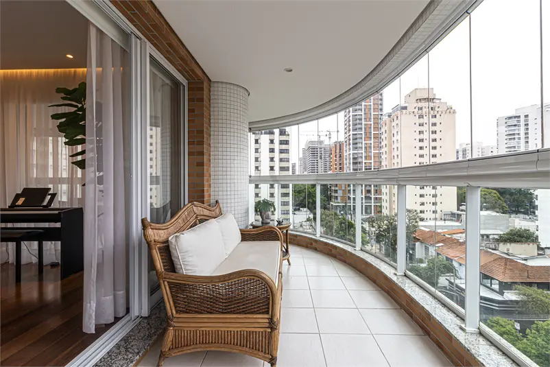 Apartamento com 3 quartos à venda em Moema – SP