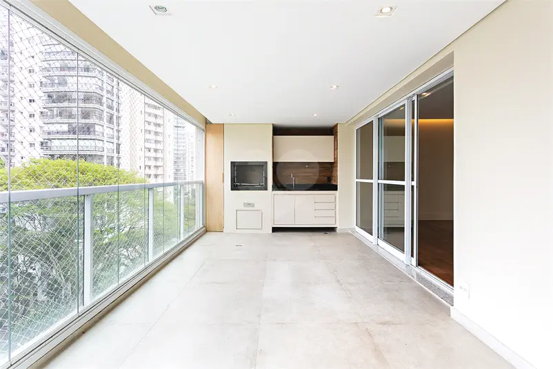 Apartamento com 3 quartos à venda ou para alugar em Moema – SP