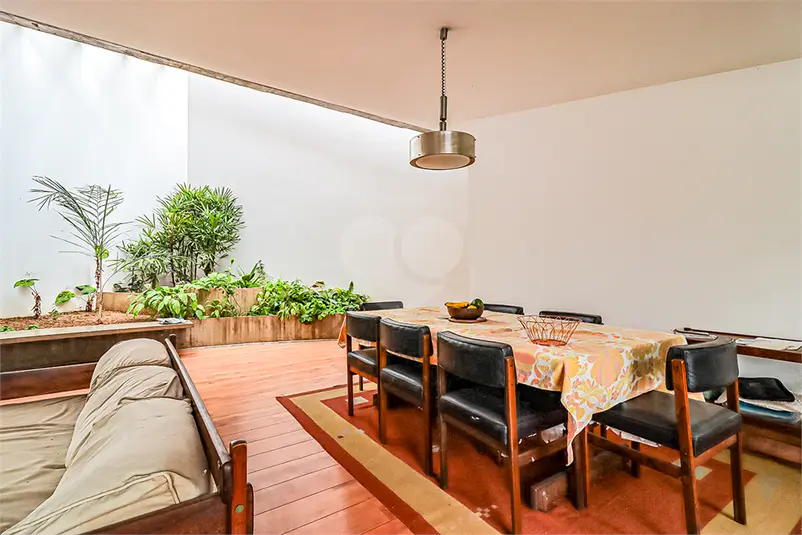 Casa térrea com 3 quartos à venda em Alto de Pinheiros – SP