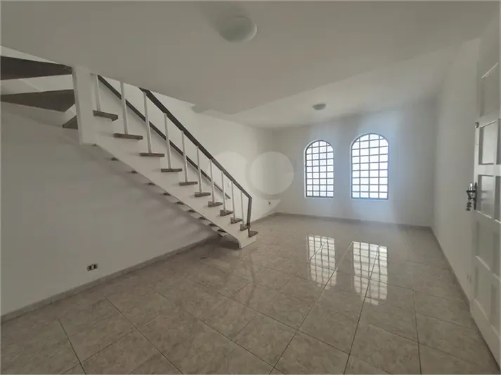 Sobrado com 3 quartos para alugar em Pinheiros – SP