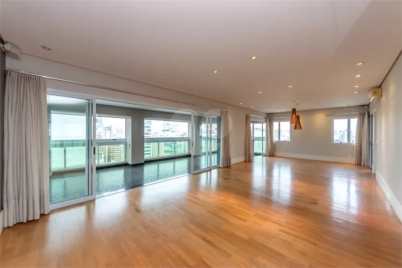 Apartamento com 3 quartos à venda em Moema – SP
