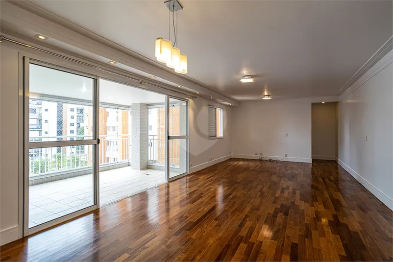 Apartamento com 3 quartos para alugar em Vila São Francisco – SP