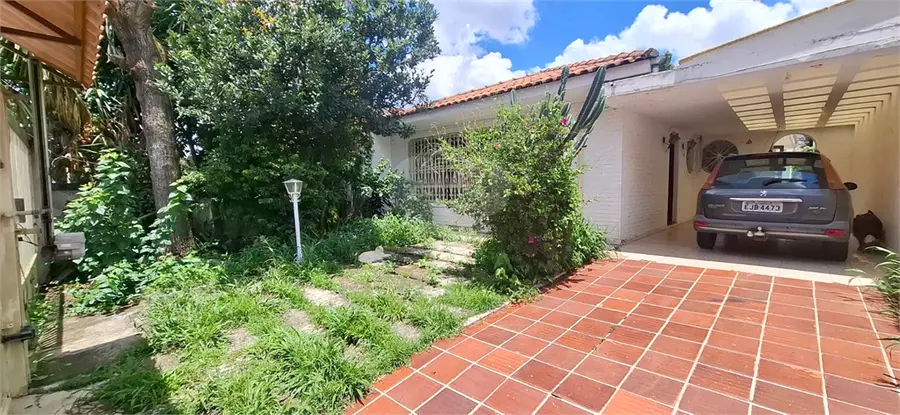 Casa térrea com 3 quartos à venda ou para alugar em Horto – SP