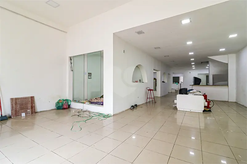 Loja com 3 quartos à venda ou para alugar em Cambuci – SP