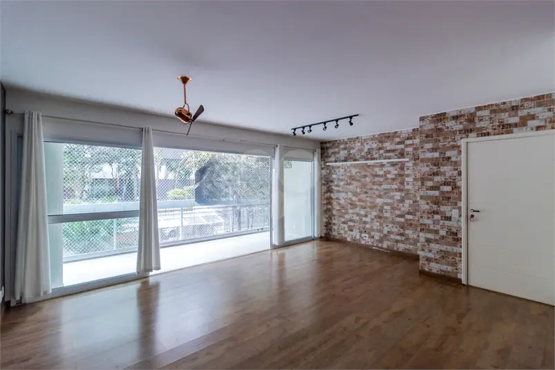 Apartamento com 3 quartos para alugar em Morumbi – SP