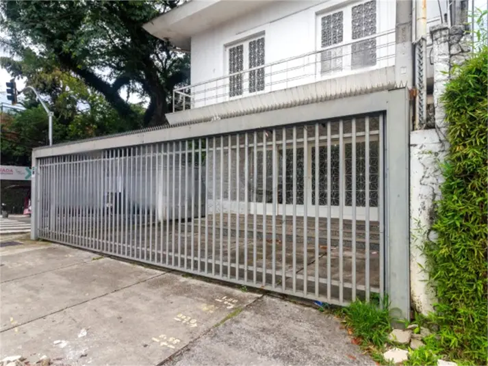 Sobrado com 4 quartos à venda ou para alugar em Moema – SP