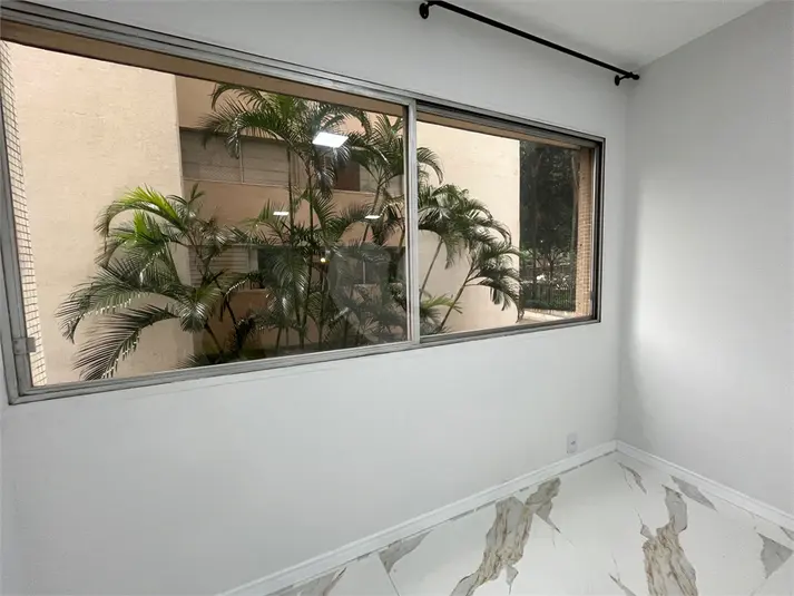 Apartamento com 3 quartos para alugar em Bela Vista – SP