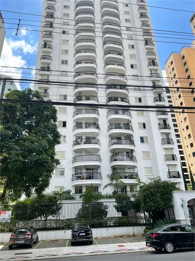 Apartamento com 3 quartos para alugar em Indianópolis – SP