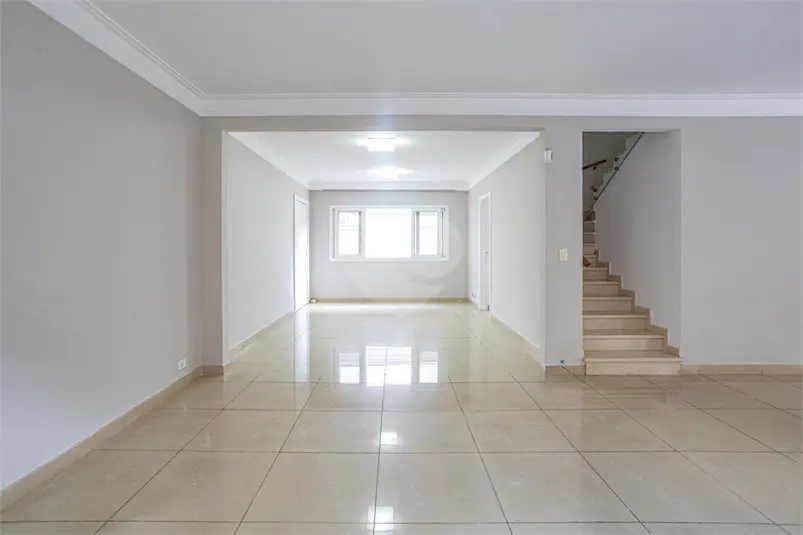 Sobrado com 4 quartos à venda em Alto de Pinheiros – SP