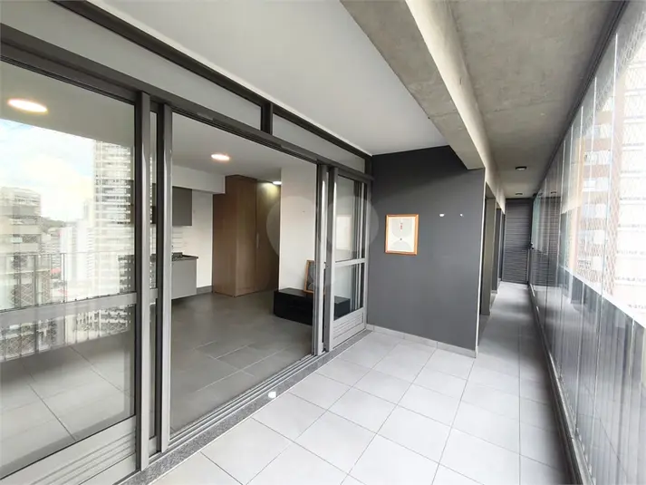 Apartamento com 3 quartos para alugar em Vila Madalena – SP
