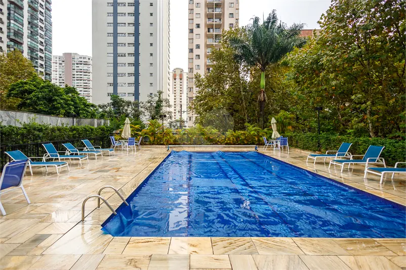 Apartamento com 3 quartos à venda ou para alugar em Moema – SP