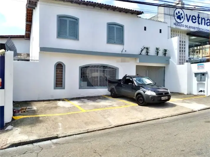 Sobrado com 5 quartos para alugar em Campestre – SP