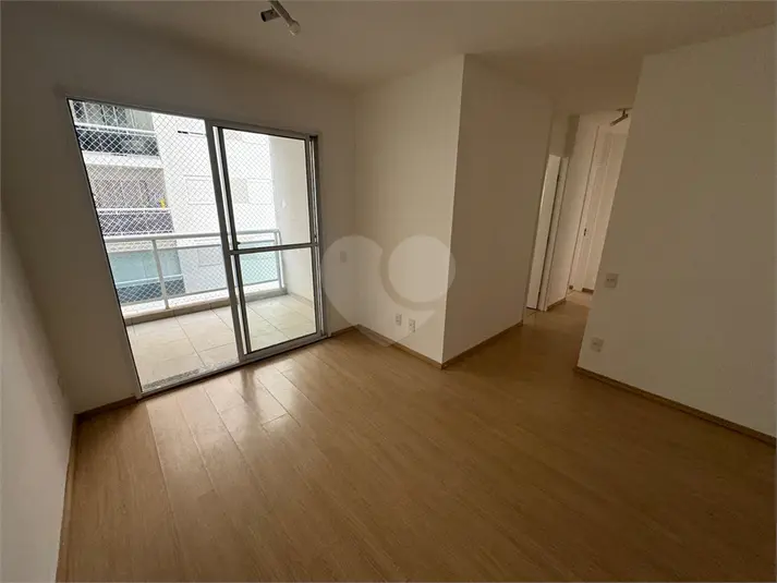 Apartamento com 3 quartos para alugar em Brás – SP