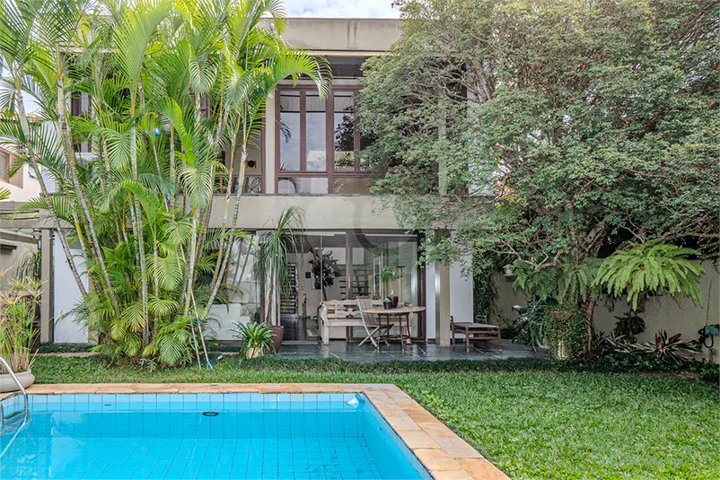Casa com 4 quartos à venda em Alto de Pinheiros – SP
