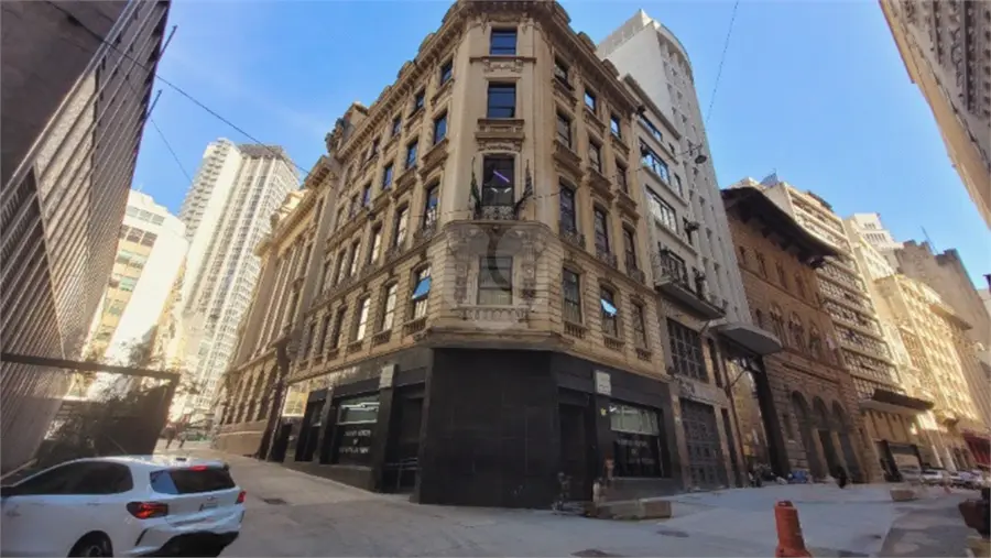 Prédio inteiro à venda em Centro – SP