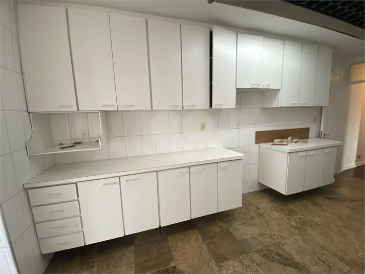 Apartamento com 3 quartos para alugar em Alto de Pinheiros – SP