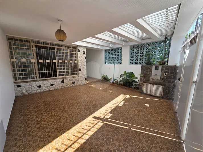 Sobrado com 4 quartos para alugar em Alto de Pinheiros – SP