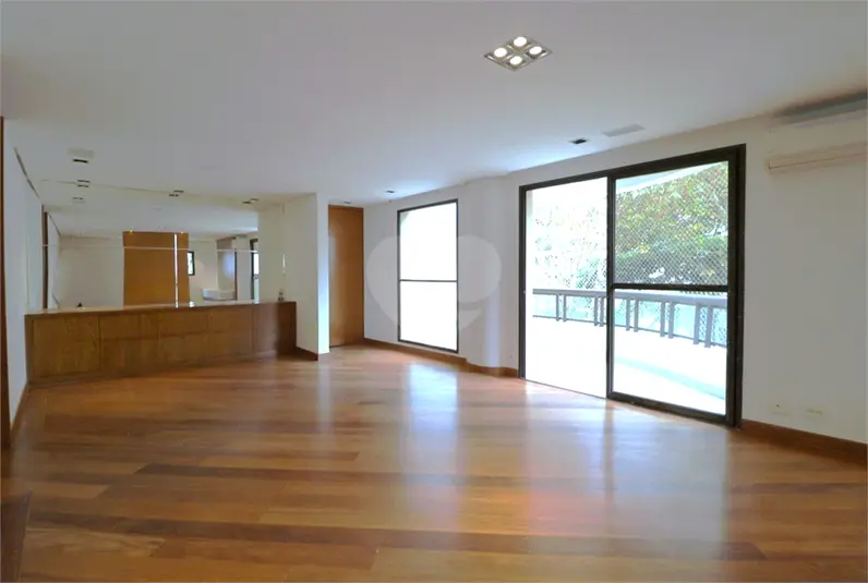 Duplex com 3 quartos à venda em Moema – SP