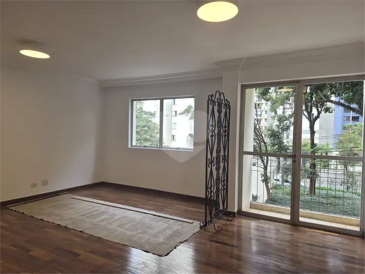 Apartamento com 3 quartos à venda ou para alugar em Moema – SP