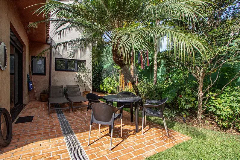 Casa térrea com 3 quartos à venda em Alto de Pinheiros – SP