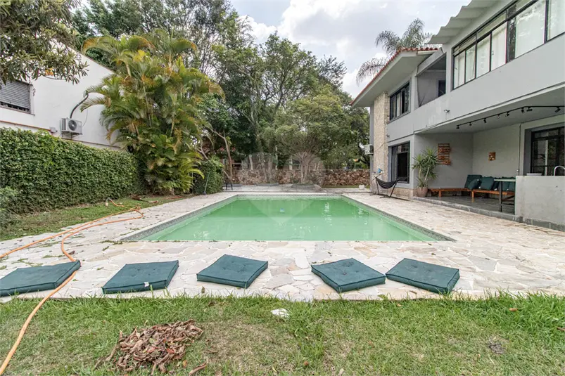 Sobrado com 4 quartos à venda em Alto de Pinheiros – SP