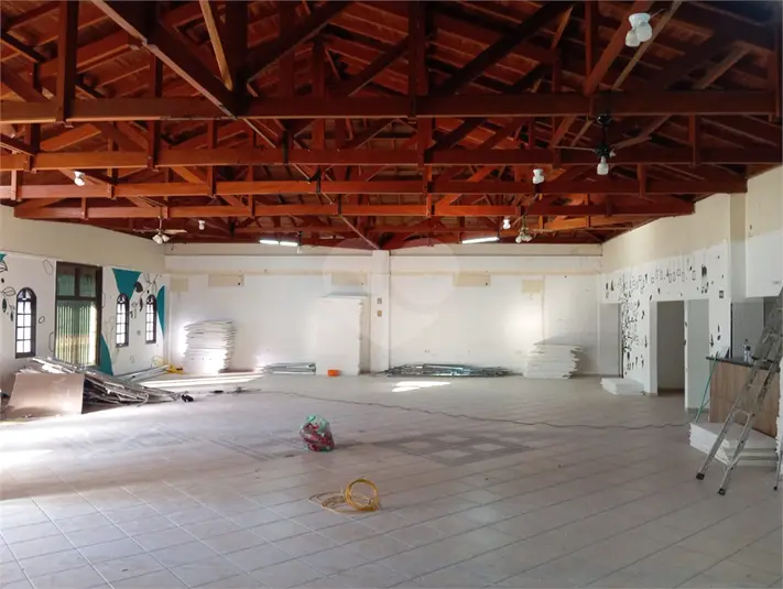 Salão Comercial para alugar em Taboão – SP