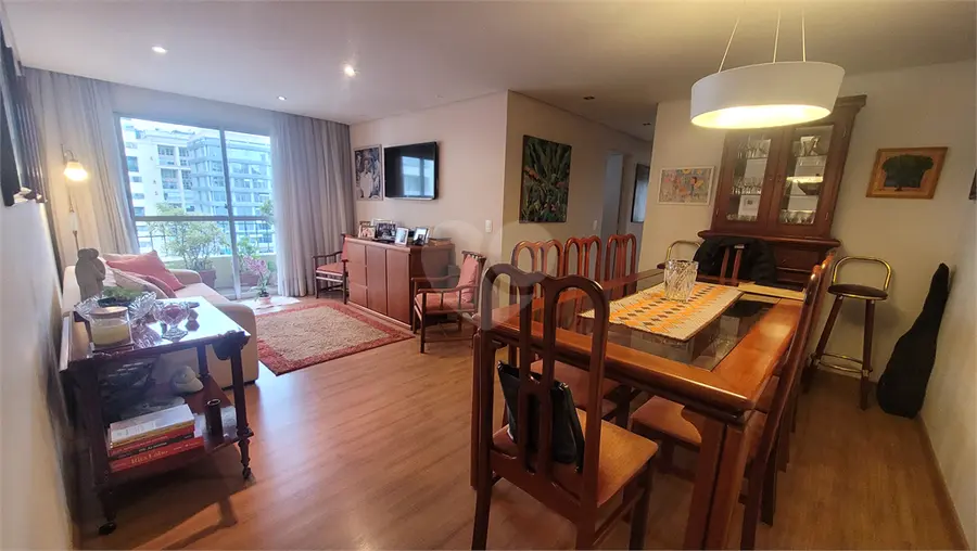 Apartamento com 3 quartos para alugar em Moema – SP