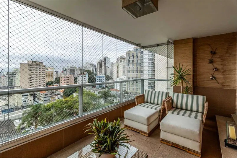 Apartamento com 3 quartos à venda em Bela Vista – SP