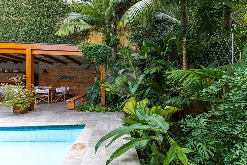 Casa com 4 quartos à venda em Alto de Pinheiros – SP