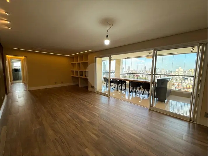 Apartamento à venda em Vila Rosalia – SP