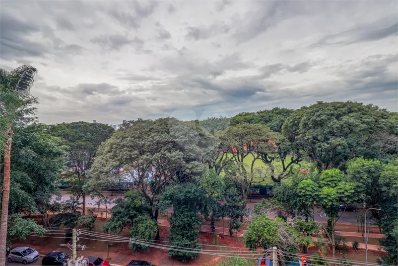 Apartamento com 3 quartos para alugar em Alto de Pinheiros – SP