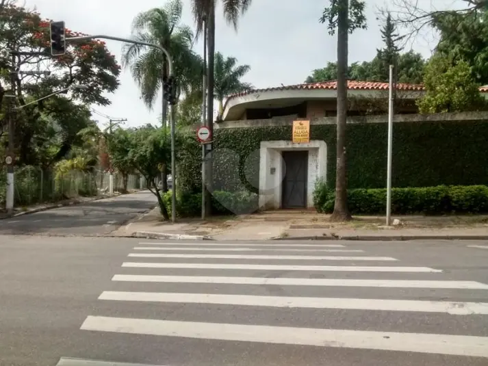 Casa térrea com 3 quartos para alugar em Morumbi – SP