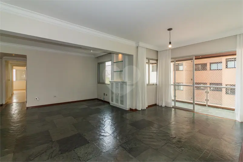 Apartamento com 3 quartos para alugar em Pinheiros – SP