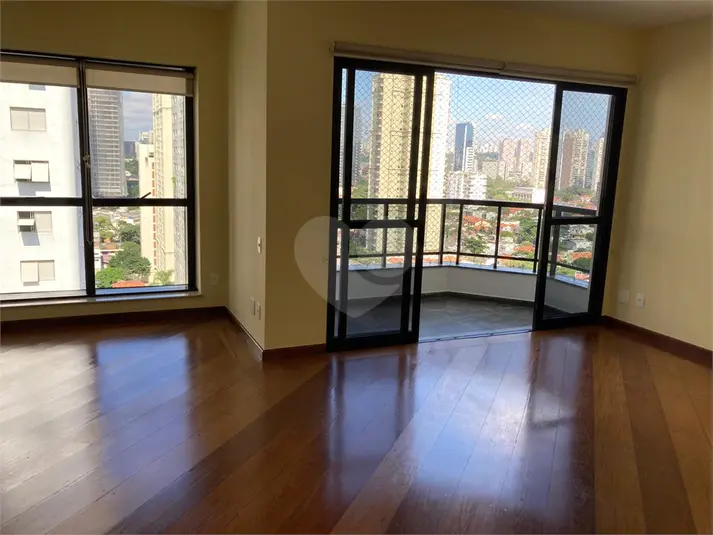 Apartamento com 3 quartos para alugar em Brooklin – SP