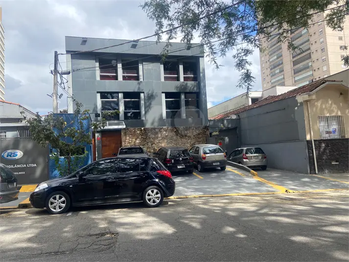 Prédio inteiro à venda em Lapa – SP