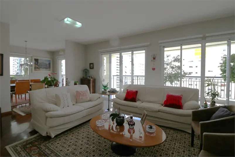 Apartamento com 4 quartos à venda em Moema – SP