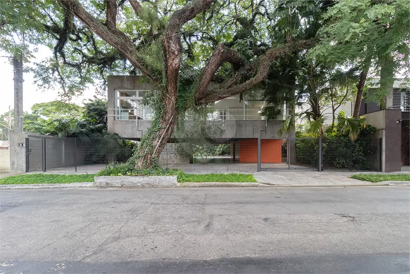 Casa com 3 quartos à venda ou para alugar em Alto de Pinheiros – SP