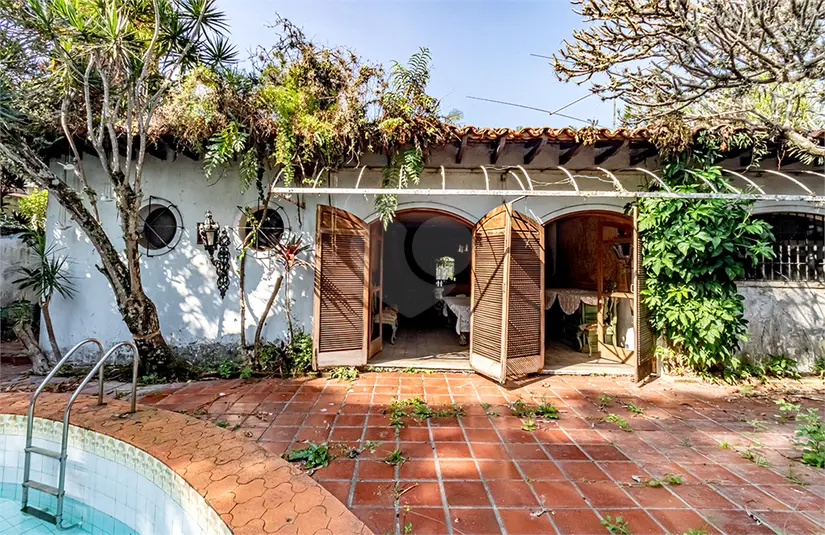 Casa térrea com 4 quartos à venda em Alto de Pinheiros – SP