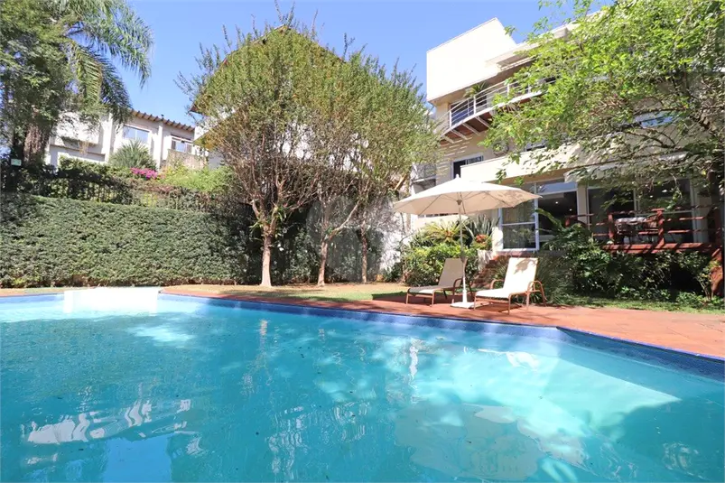Casa com 4 quartos à venda em Pacaembú – SP