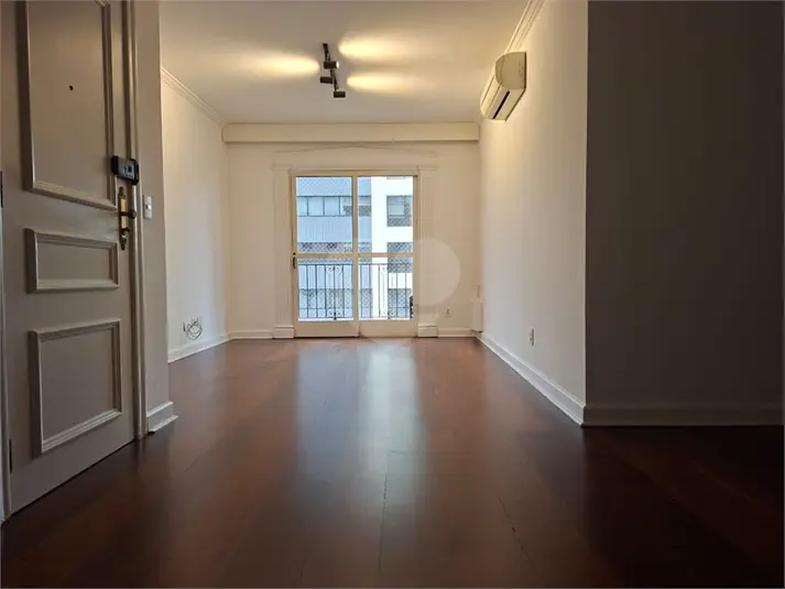 Apartamento com 3 quartos para alugar em Vila Madalena – SP