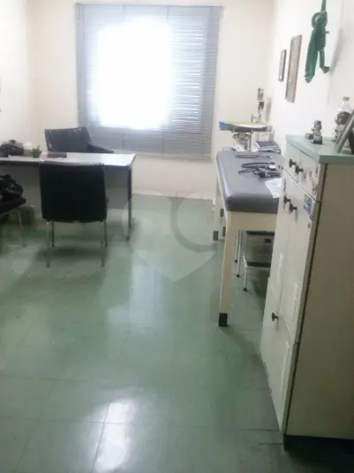 Prédio inteiro com 8 quartos à venda em Santana – SP