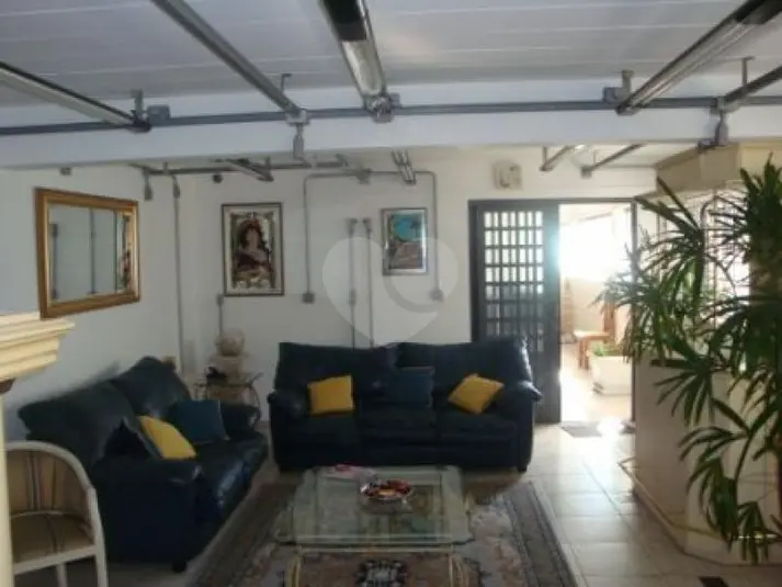 Prédio inteiro à venda em Água Fria – SP