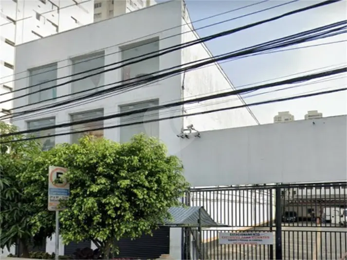 Prédio inteiro à venda ou para alugar em Santana – SP