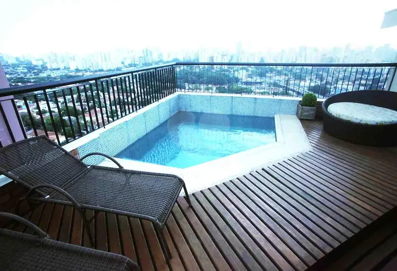 Apartamento com 4 quartos para alugar em Moema – SP