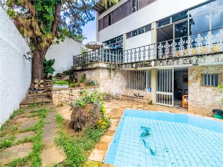 Sobrado com 4 quartos à venda em Pacaembú – SP