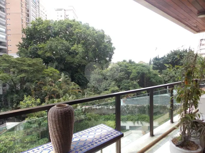 Apartamento com 3 quartos à venda em Moema – SP