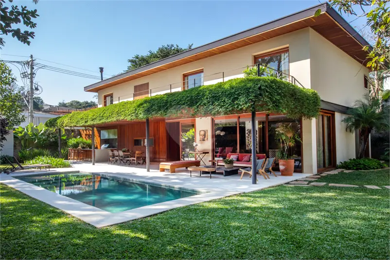 Casa com 4 quartos à venda em Alto de Pinheiros – SP